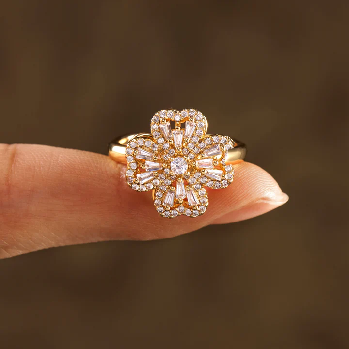 Spinning Clover Ring - Image 4